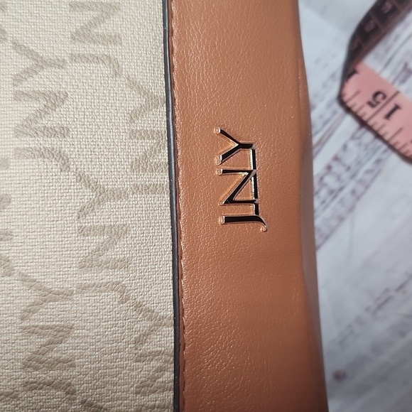 NWT Jones New York monogram hobo bag - Picture 9 of 14